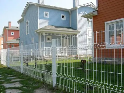 Curvy fence panel in residential area.